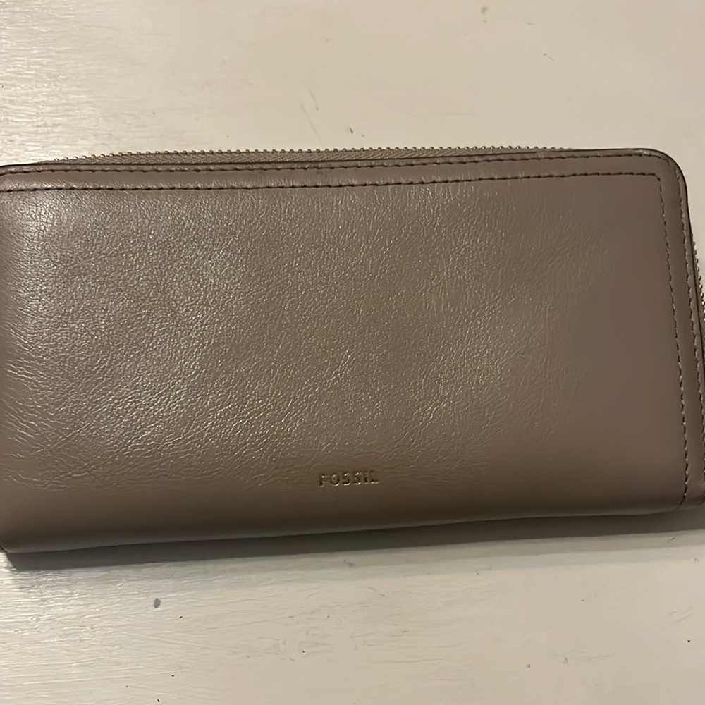Fossil Wristlet lots of pockets NWOTS!!